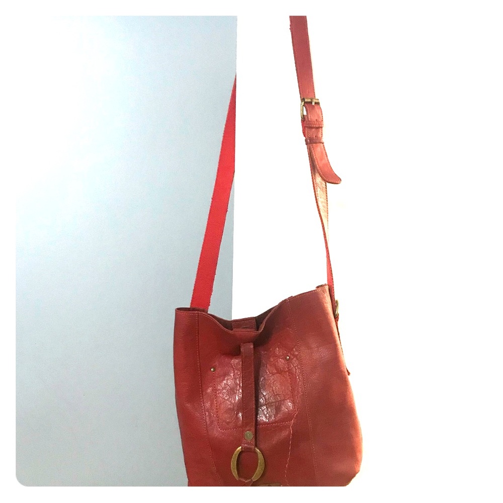 Lucky crossbody